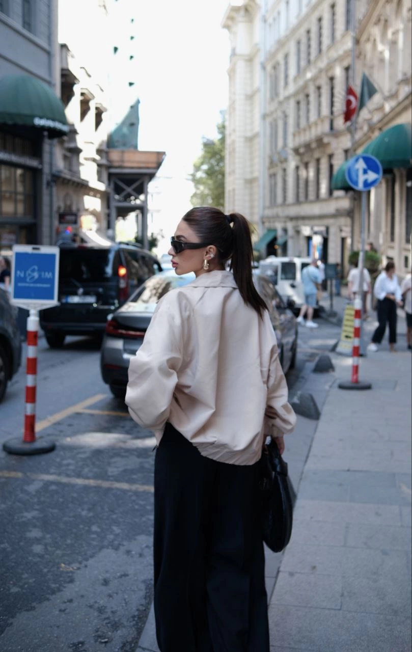 ASSEMA Kadın Fermuarlı Gömlek Yaka Bomber Ceket - Beyaz