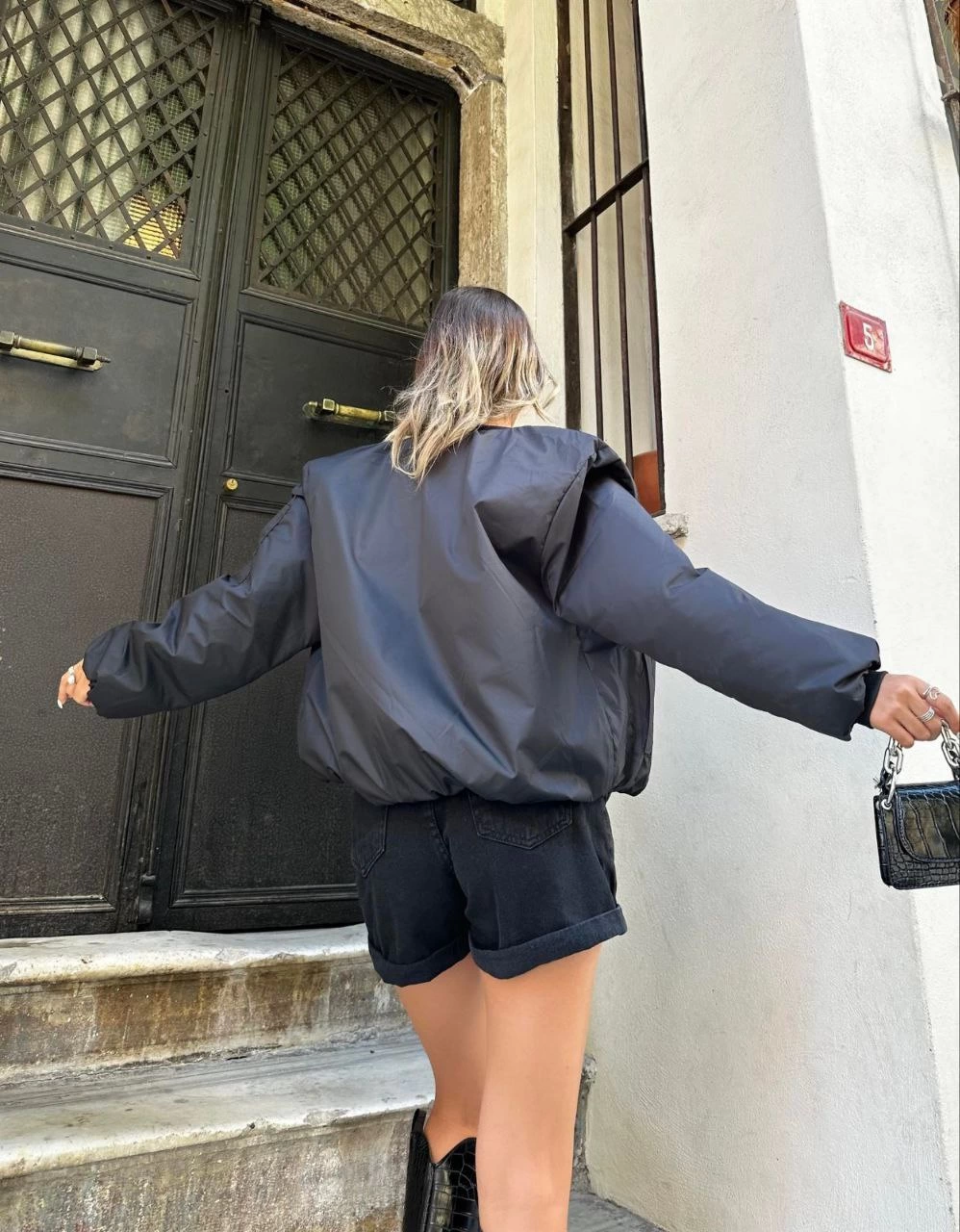 ASSEMA Kadın Oversize Bomber Ceket - Siyah, Fermuarlı, Sokak Modası Tarzı Mont - Siyah